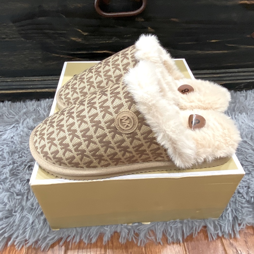 Michael Kors Janis faux fur slippers. - Picture 2 of 9